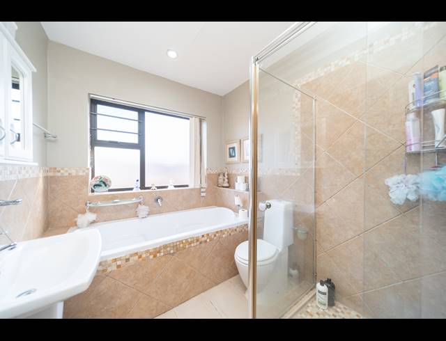 4 BEDROOM HOUSE FOR SALE IN BEACON BAY